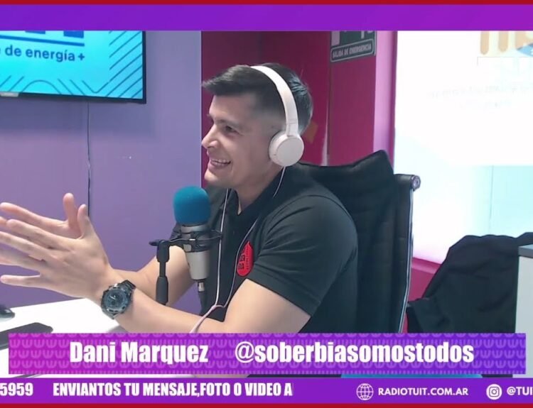 Charla con ‪@claudiachomickiradiotuit
