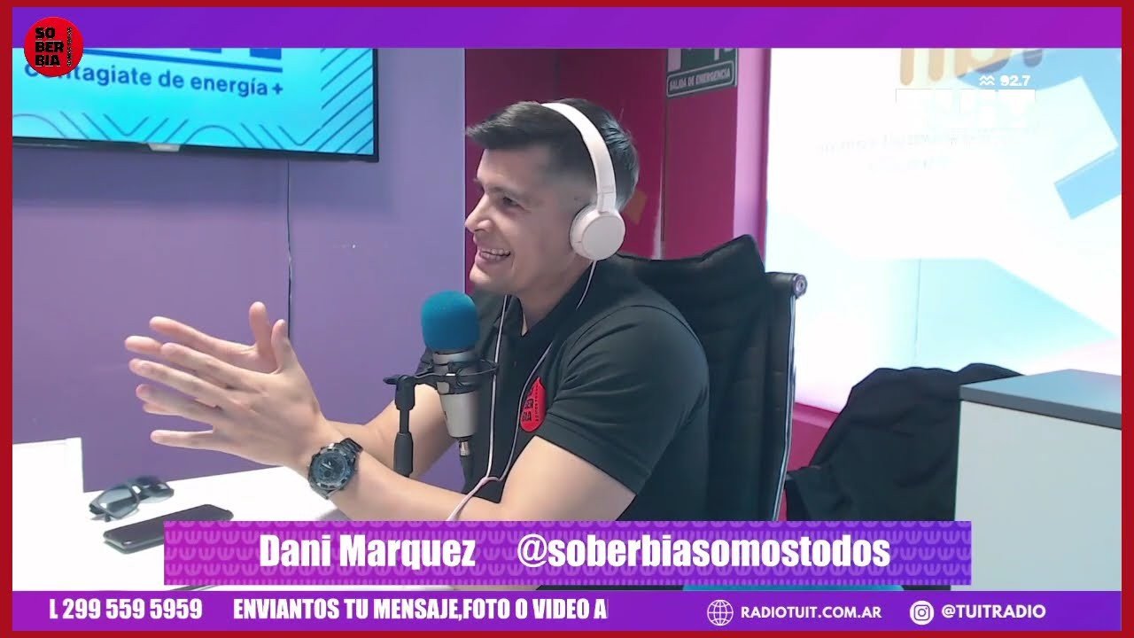 Charla con ‪@claudiachomickiradiotuit